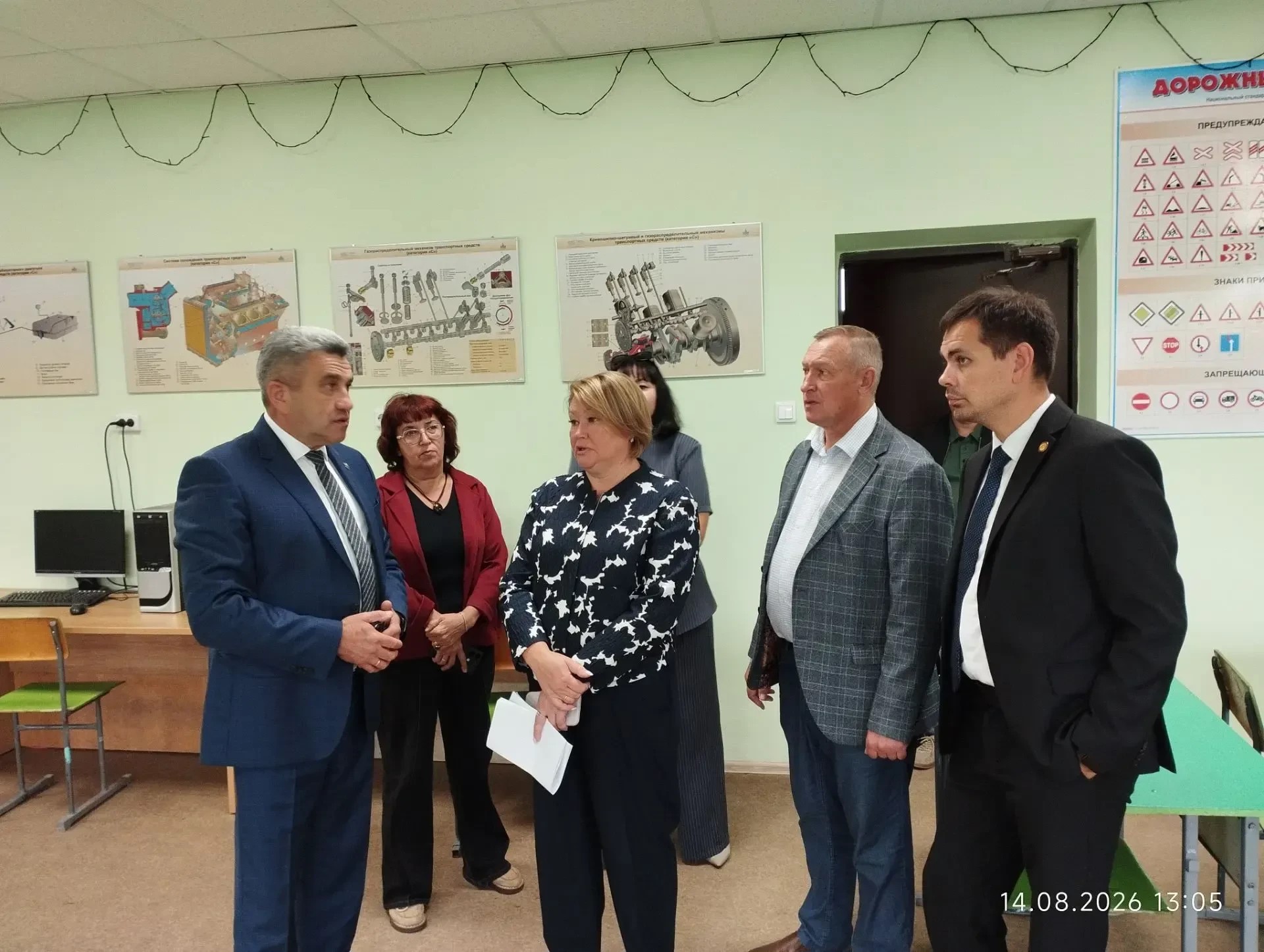 Министр образования и науки Татарстана Ильсур Хадиуллин с рабочим визитом посетил Алькеевский район. 