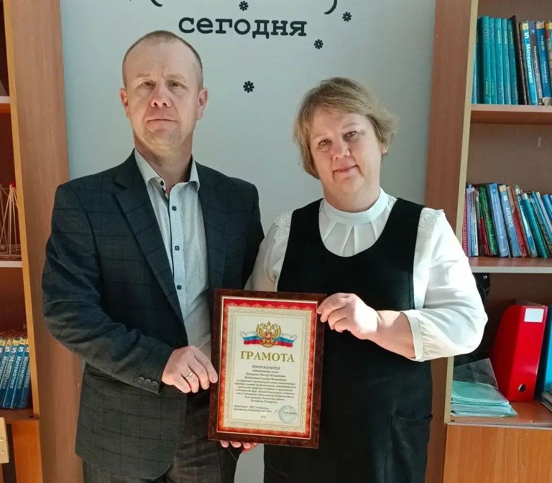 Брат и сестра Файзуллины посвятили родной школе более 20 лет