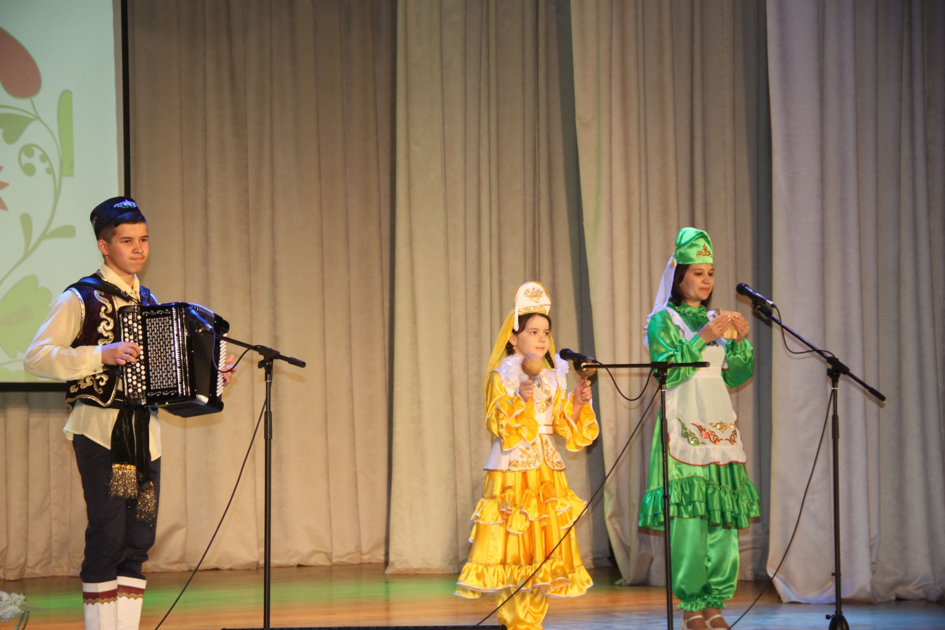 В Алькеевском районном доме культуры прошел отчетный творческий вечер Базарно-Матакской средней школы
