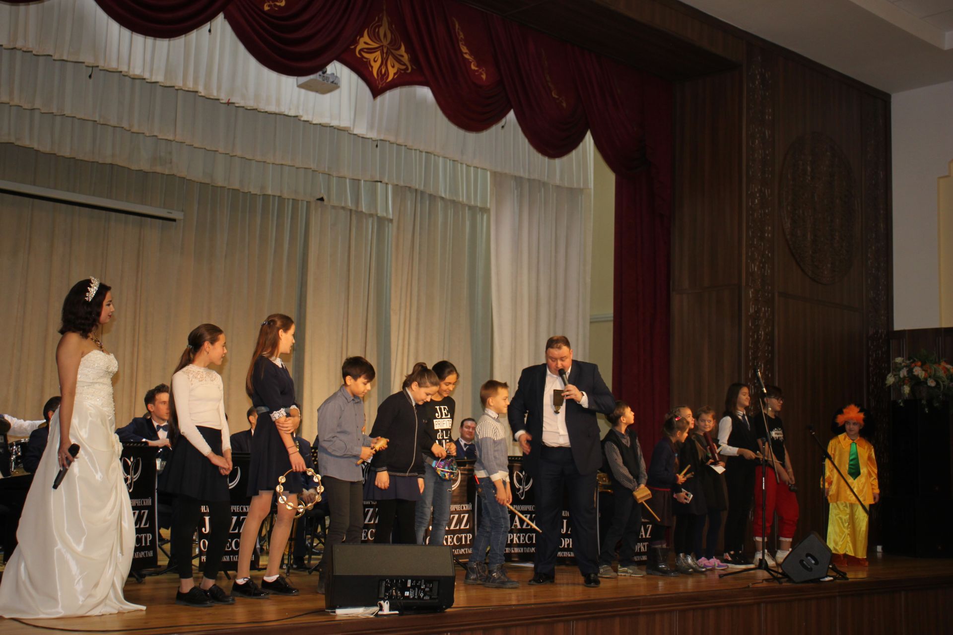 Татарстан Дәүләт консерваториясенең джаз оркестры кечкенә әлкилеләргә чын мәгънәсендә музыка бәйрәме бүләк итте