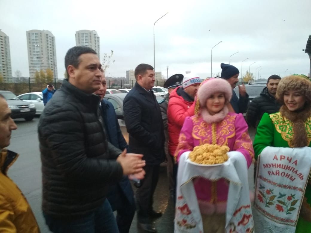 Алькеевцы повезли в Казань на ярмарку в Агропромышленном парке 30 автомашин товара