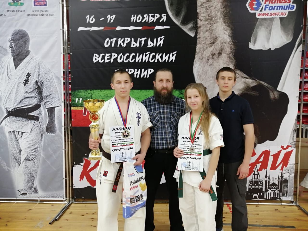 Әлки районы каратэчылары Бөтенроссия турнирыннан 10 медаль алып кайттылар