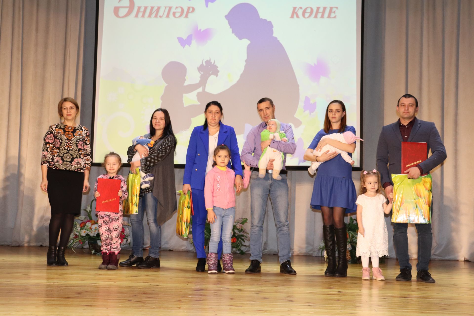 В Алькеевском районе прошло торжественное чествование матерей