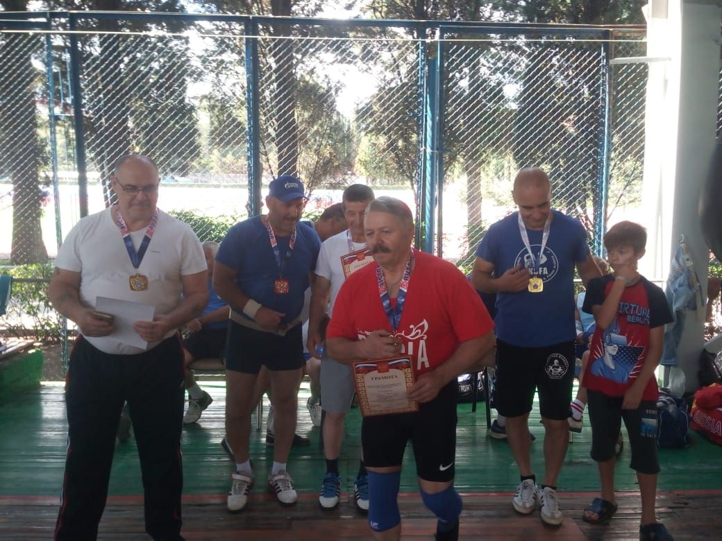 Спортсмены Алькеевского района, «поиграв» двухпудовыми гирями, вырвались на чемпионат мира
