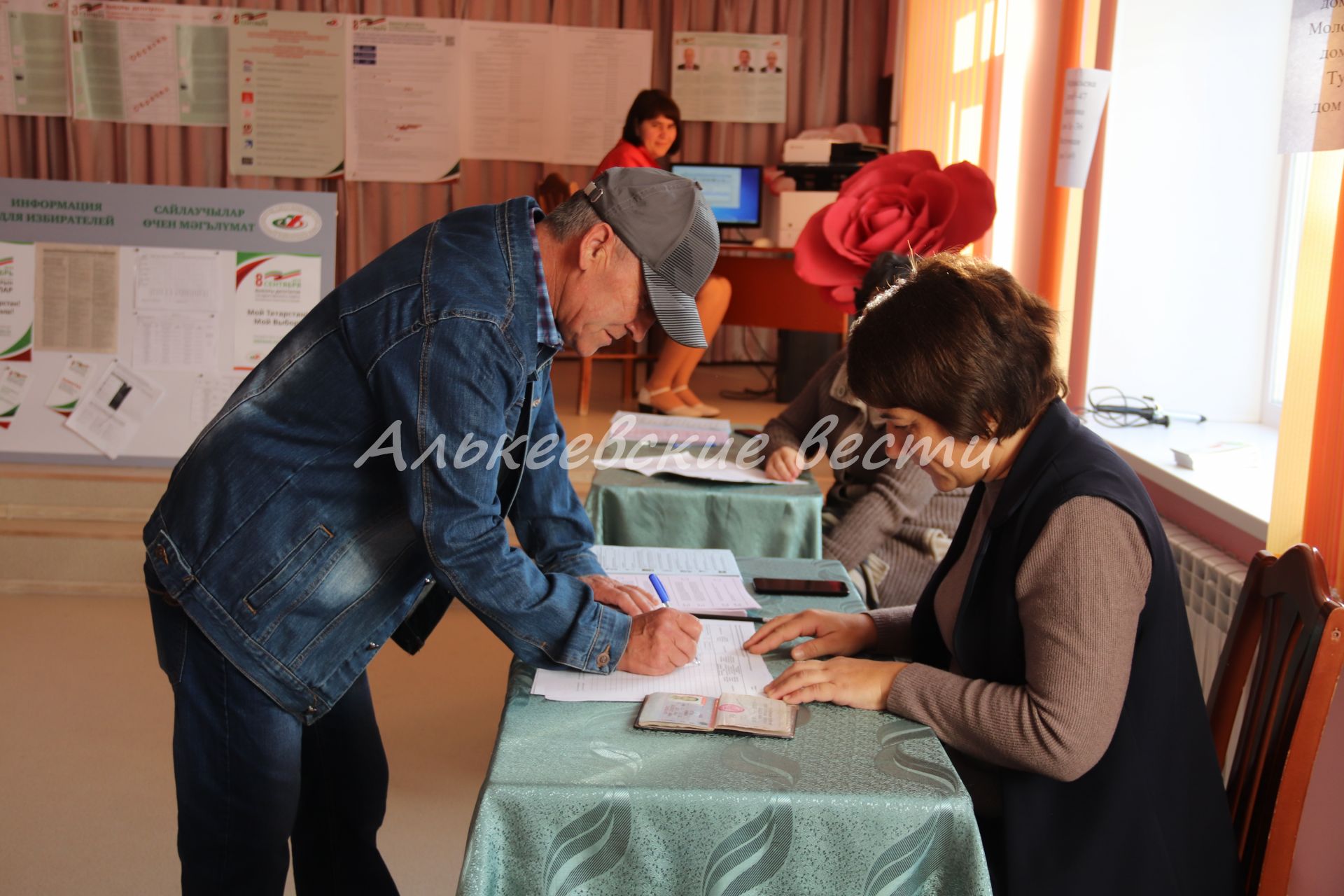 В Алькеевском районе в 7.00 открылись избирательные участки по выборам депутатов Госсовета Татарстана