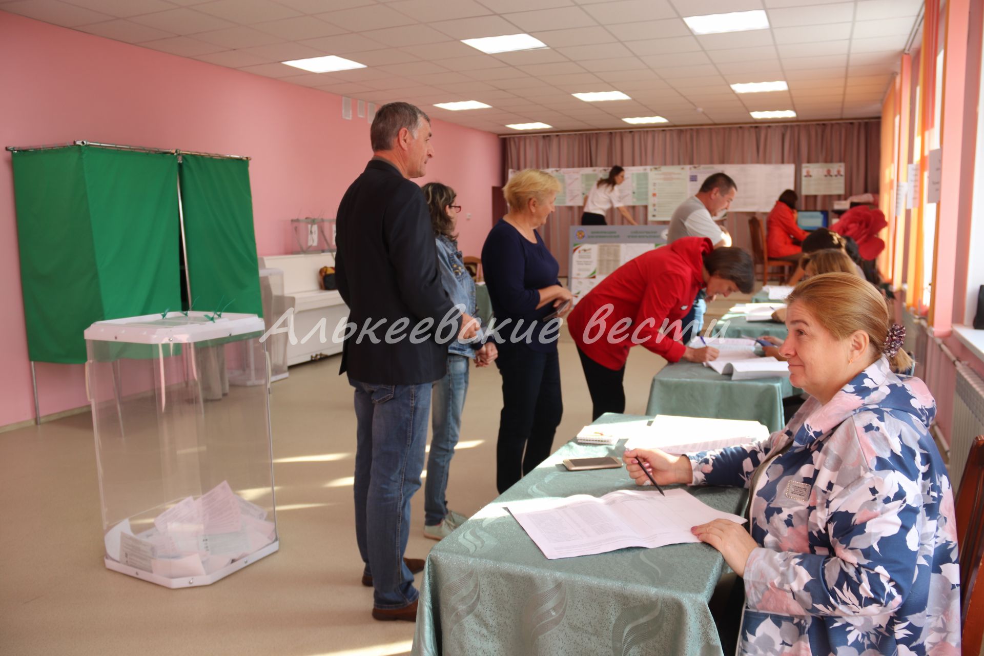 В Алькеевском районе в 7.00 открылись избирательные участки по выборам депутатов Госсовета Татарстана