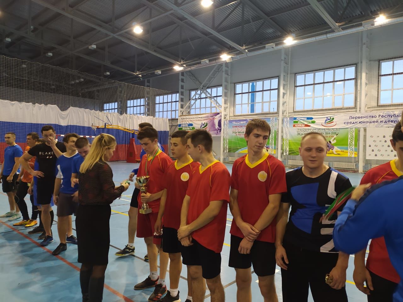 Алькеевская молодежь провела турнир по мини-футболу памяти Альберта Шагеева