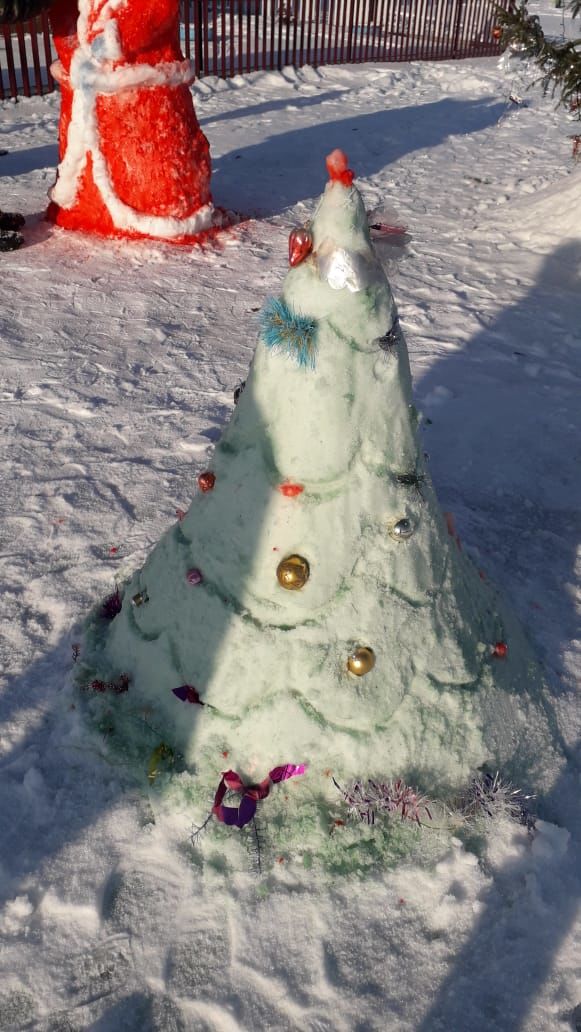 Служители Мельпомены Алькеевского района основательно подготовились ко дню рождения Снеговика