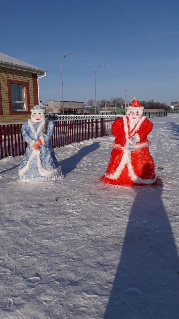 Служители Мельпомены Алькеевского района основательно подготовились ко дню рождения Снеговика