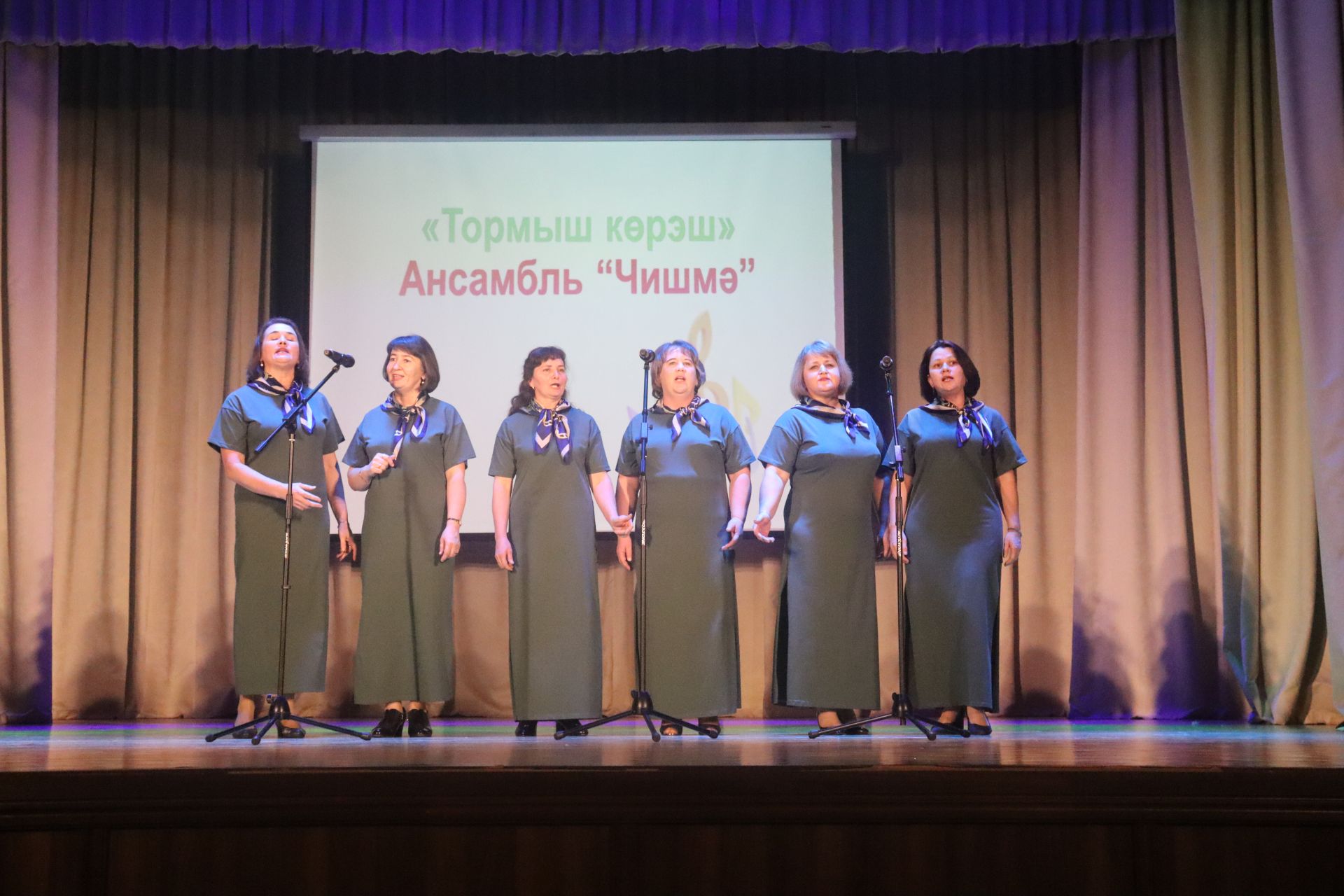 Базарлы Матак урта мәктәбе коллективы йомгаклау концерты күрсәтте