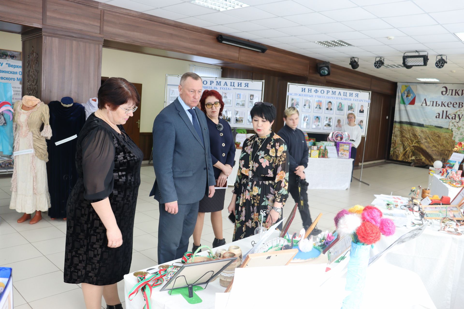Әлки районында рәсми төстә Укытучы һәм остаз елын ачу тантанасы үтте
