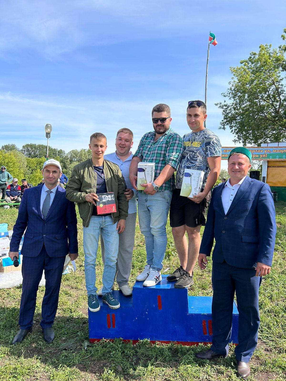 В Старом Алпарово абсолютному батыру вручили барана, гостю-победителю — телевизор