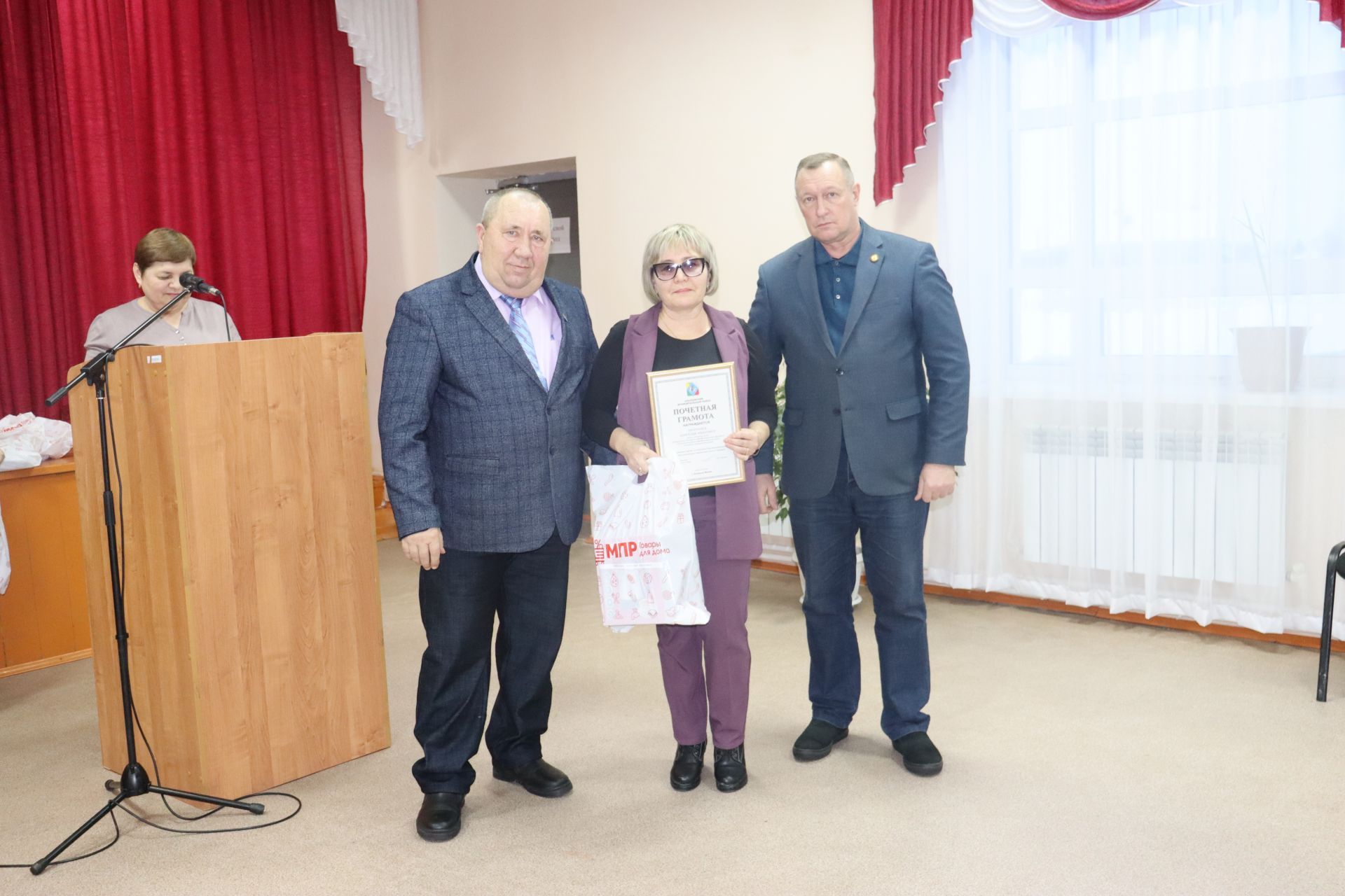 Юхмачы авыл җирлегендә узган халык җыенында 2023 елда башкарылган эшләр турында сөйләделәр
