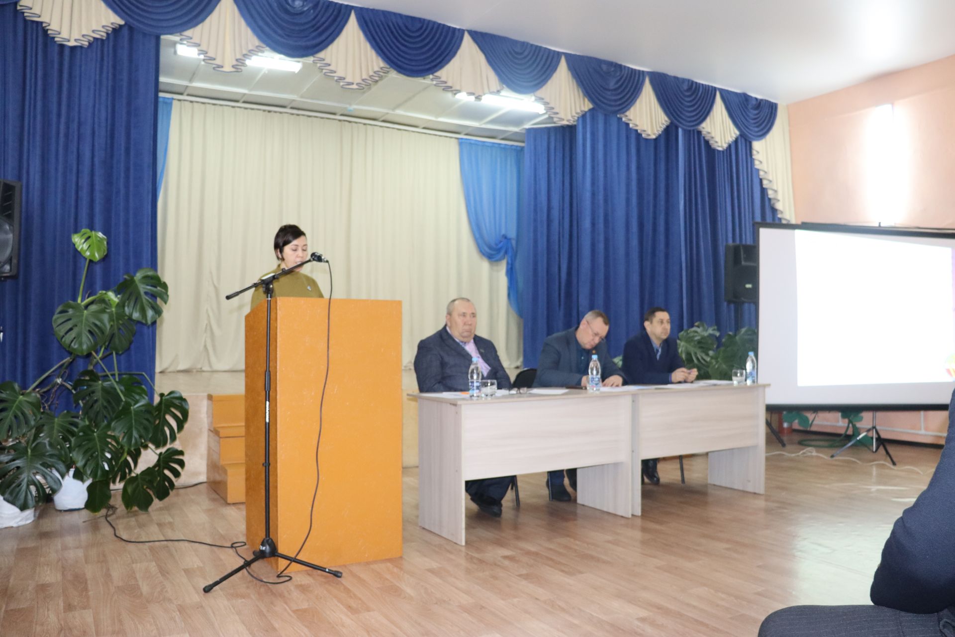 Юхмачы авыл җирлегендә узган халык җыенында 2023 елда башкарылган эшләр турында сөйләделәр