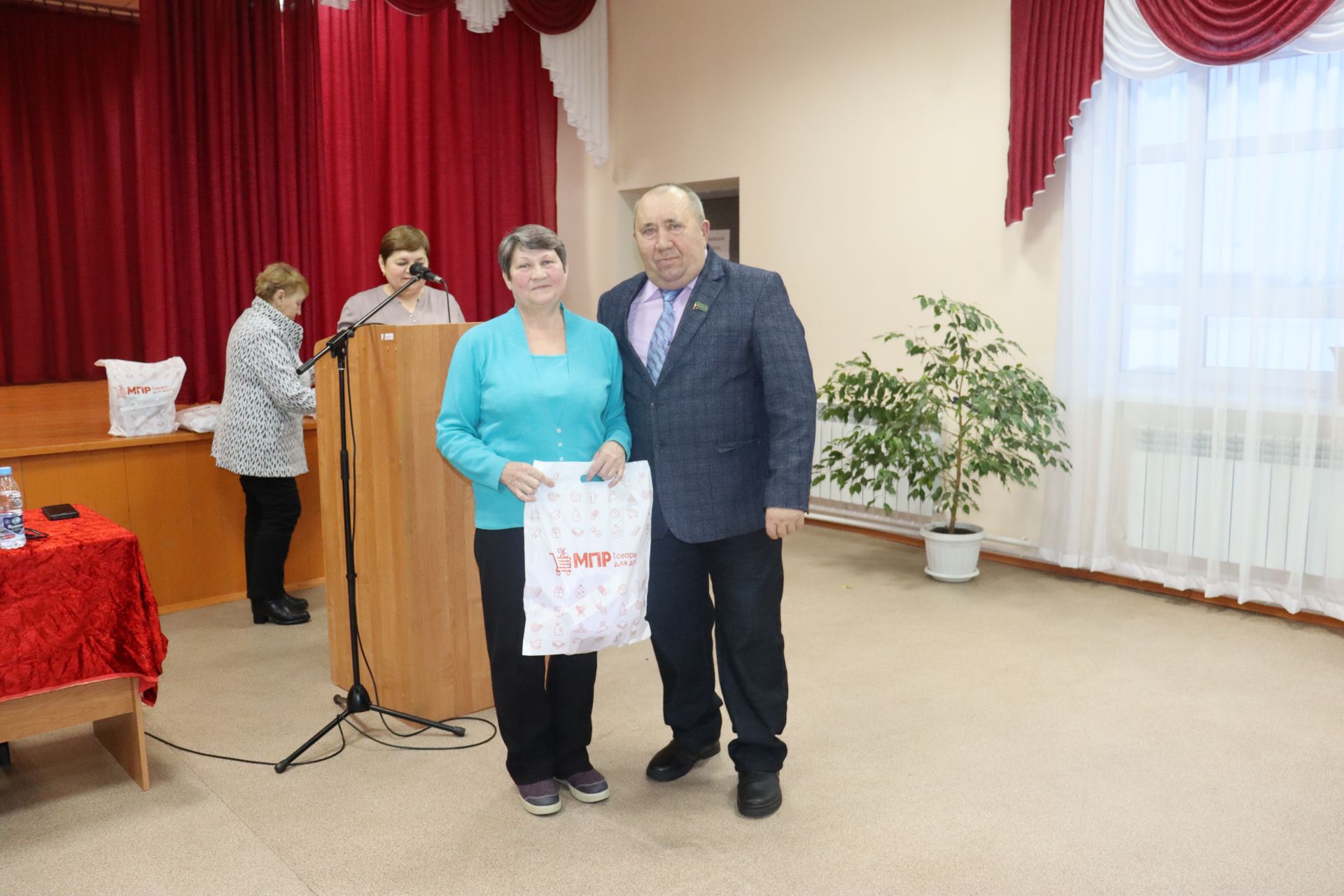 Юхмачы авыл җирлегендә узган халык җыенында 2023 елда башкарылган эшләр турында сөйләделәр