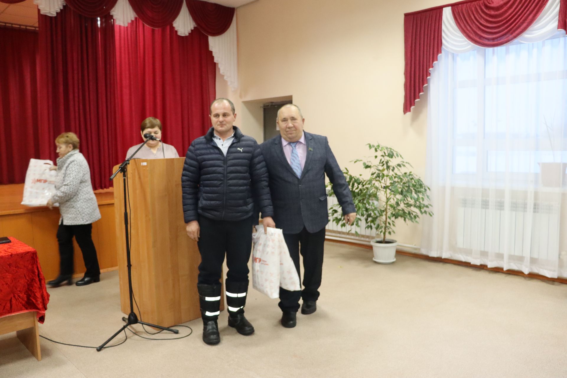 Юхмачы авыл җирлегендә узган халык җыенында 2023 елда башкарылган эшләр турында сөйләделәр