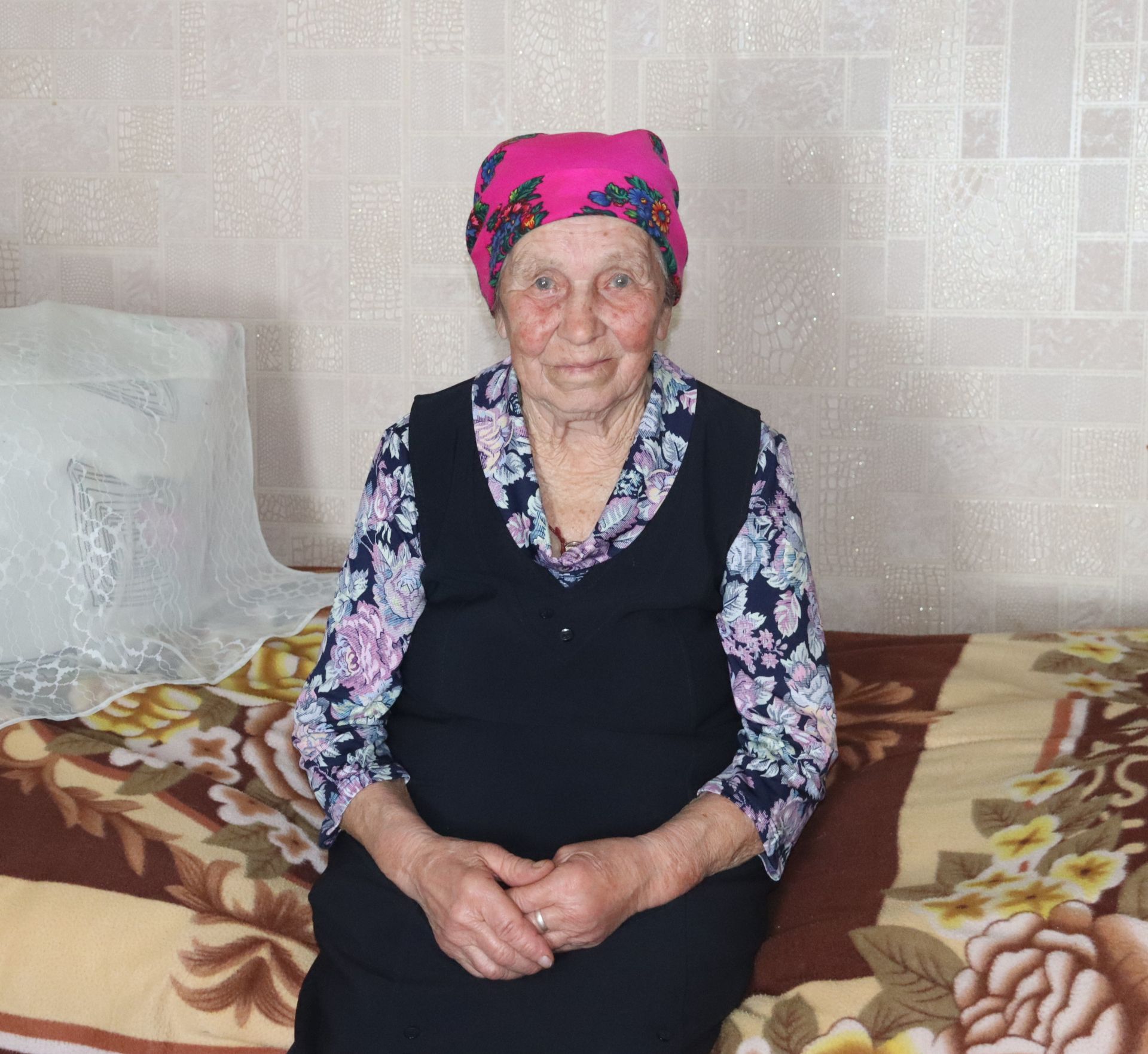 Түбән Кәчи авылында яшәүче Лидия Световидова 90 яшь тулуын билгеләп үтте