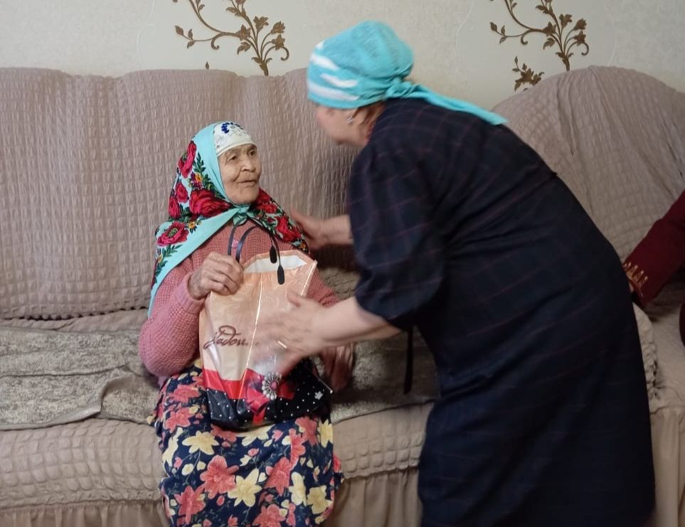 Укучылар Җиңү бәйрәме белән котлыйлар