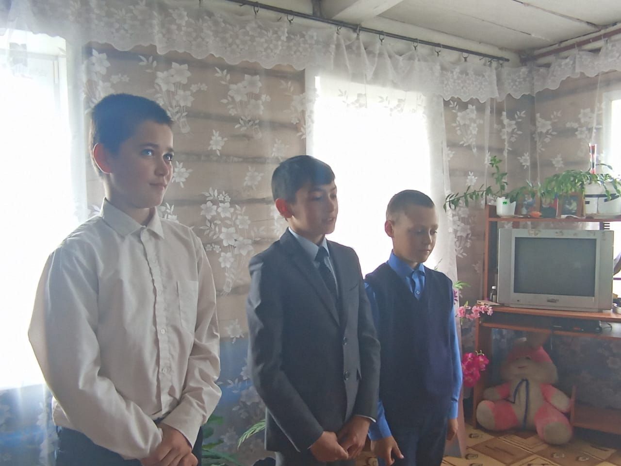 Укучылар Җиңү бәйрәме белән котлыйлар