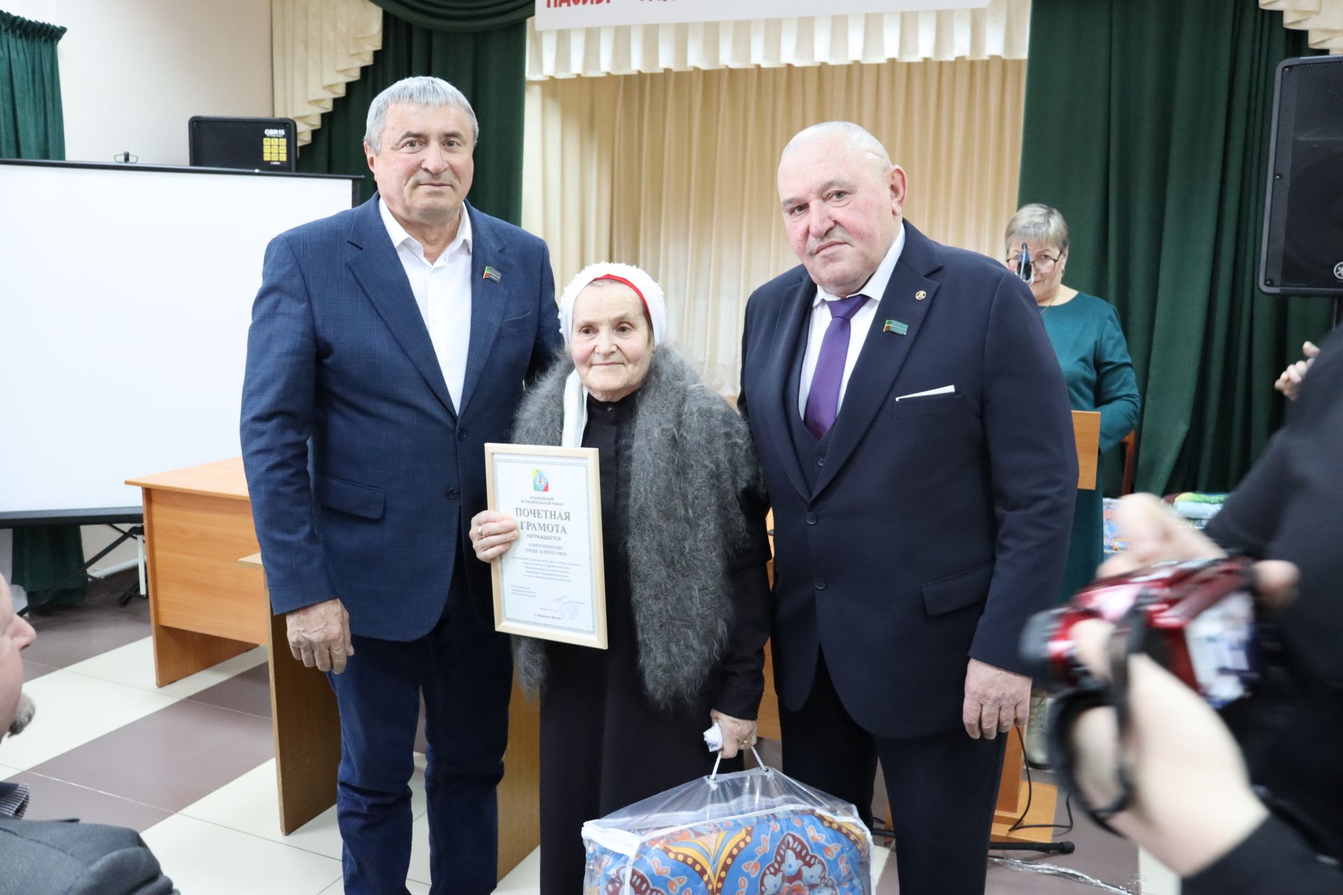 Иске Камка авыл җирлеге башлыгы Фәргать Әкъбәров: «Узган  елда шатлыклы яңалыклар күп булды»