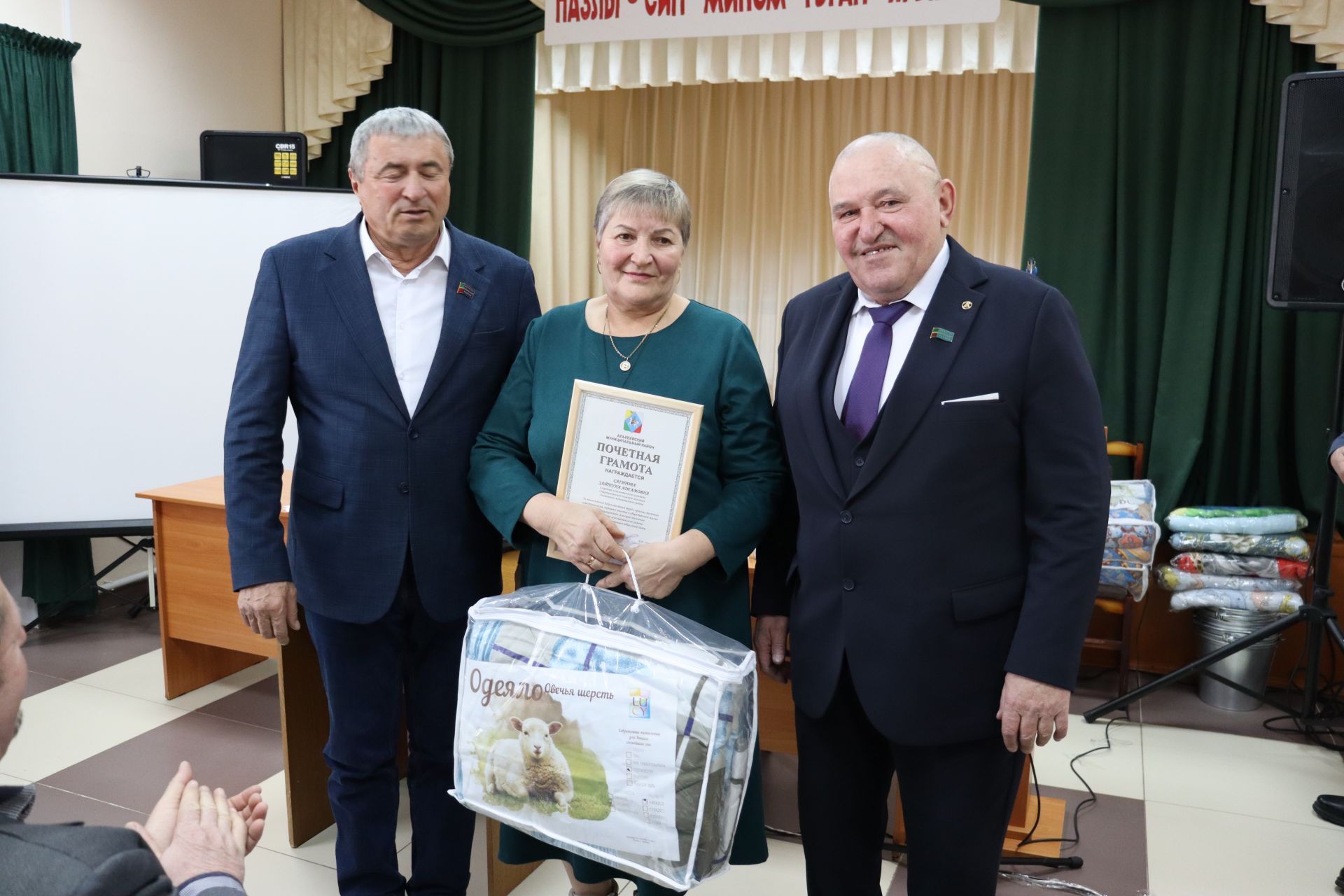 Иске Камка авыл җирлеге башлыгы Фәргать Әкъбәров: «Узган  елда шатлыклы яңалыклар күп булды»