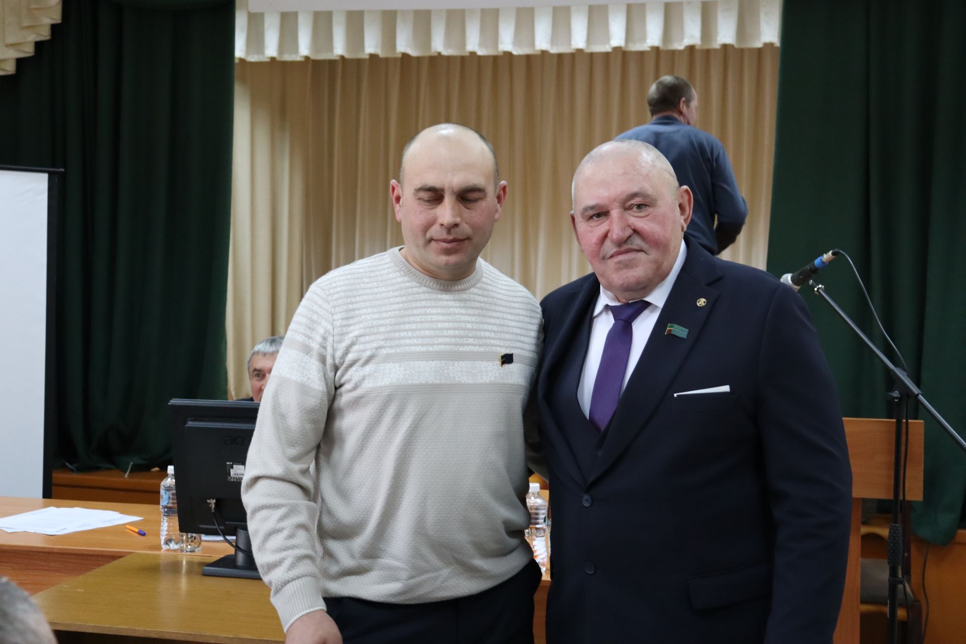 Иске Камка авыл җирлеге башлыгы Фәргать Әкъбәров: «Узган  елда шатлыклы яңалыклар күп булды»