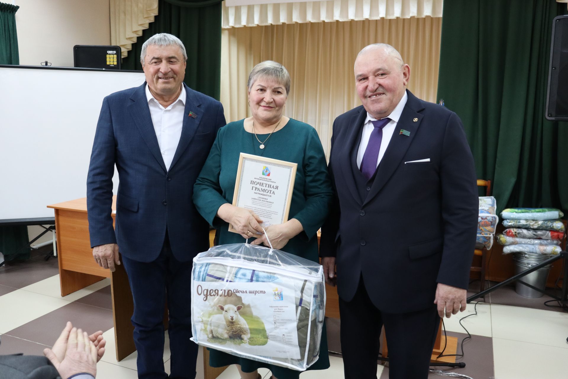 Иске Камка авыл җирлеге башлыгы Фәргать Әкъбәров: «Узган  елда шатлыклы яңалыклар күп булды»