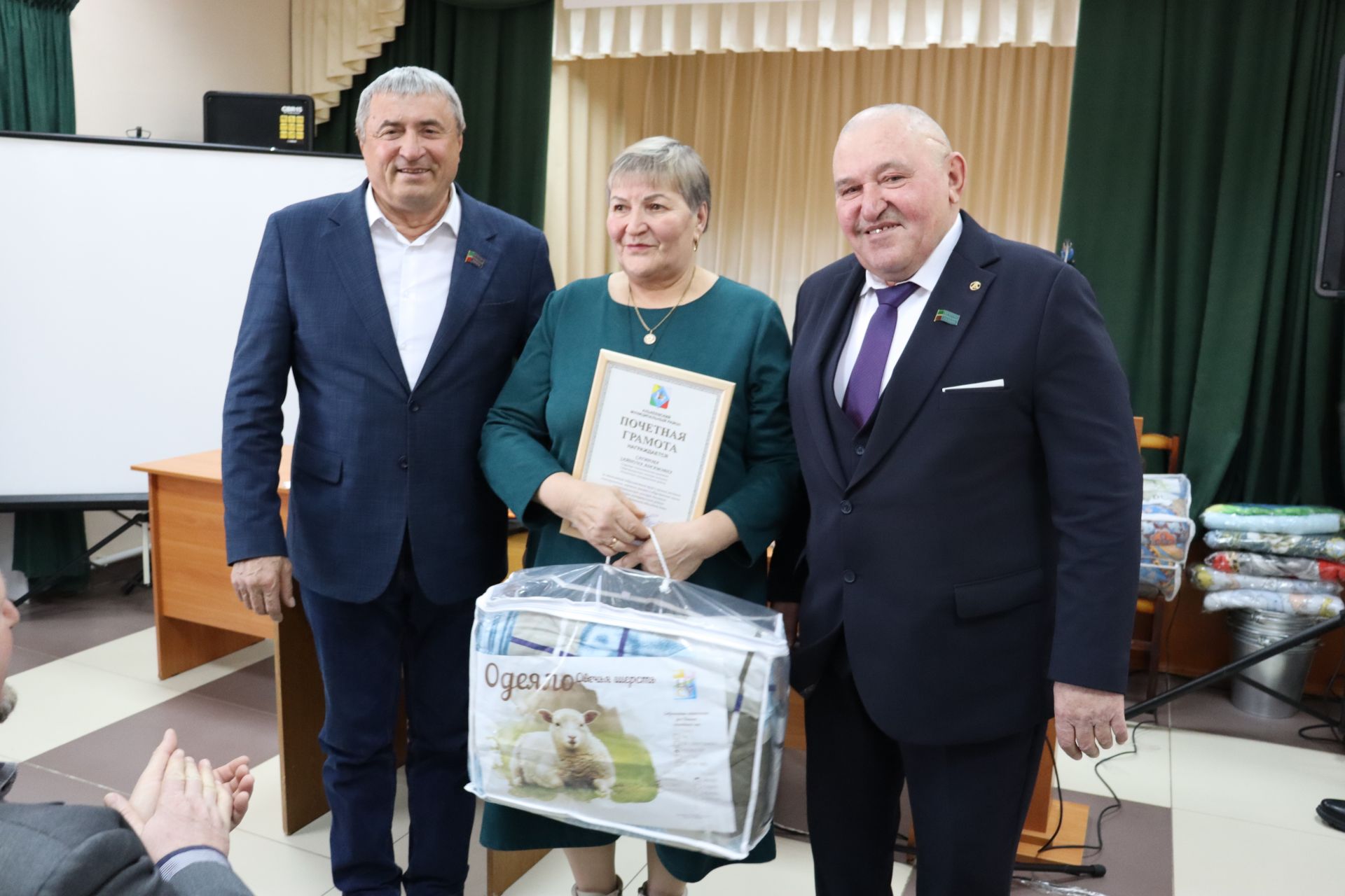 Иске Камка авыл җирлеге башлыгы Фәргать Әкъбәров: «Узган  елда шатлыклы яңалыклар күп булды»