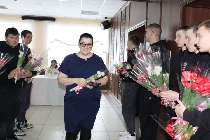 В Алькеевском районе чевствовали представительниц прекрасного пола