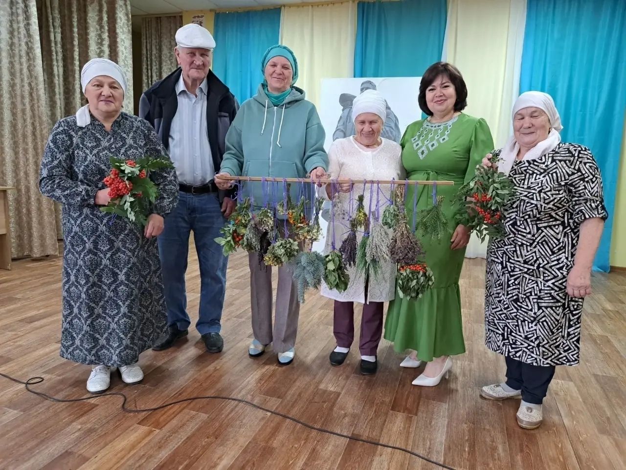 В Каргополе прошёл мастер‑класс по созданию панно из трав