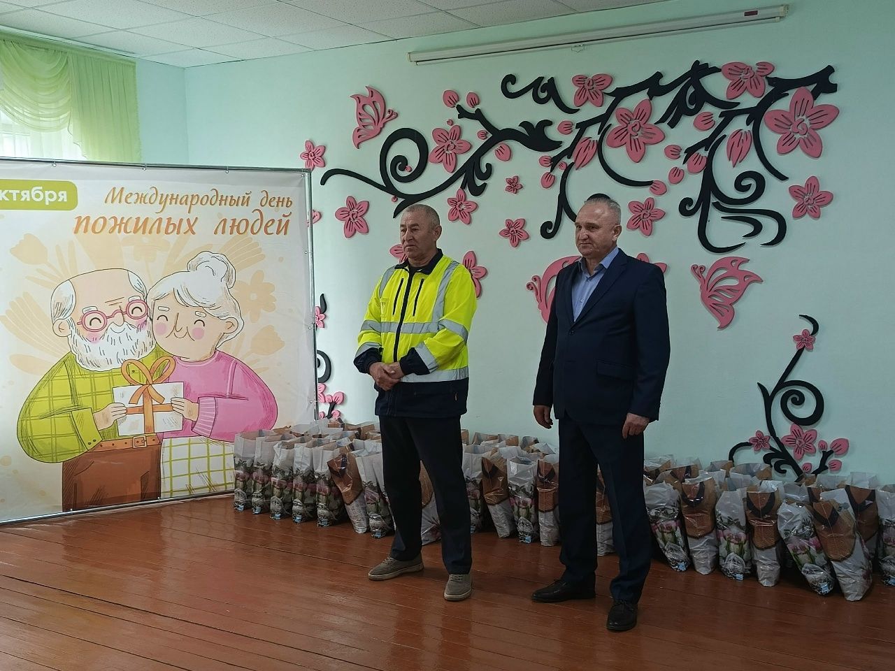 Өлкәннәр көнендә Юхмачыдагы картлар йортында кунаклар булды