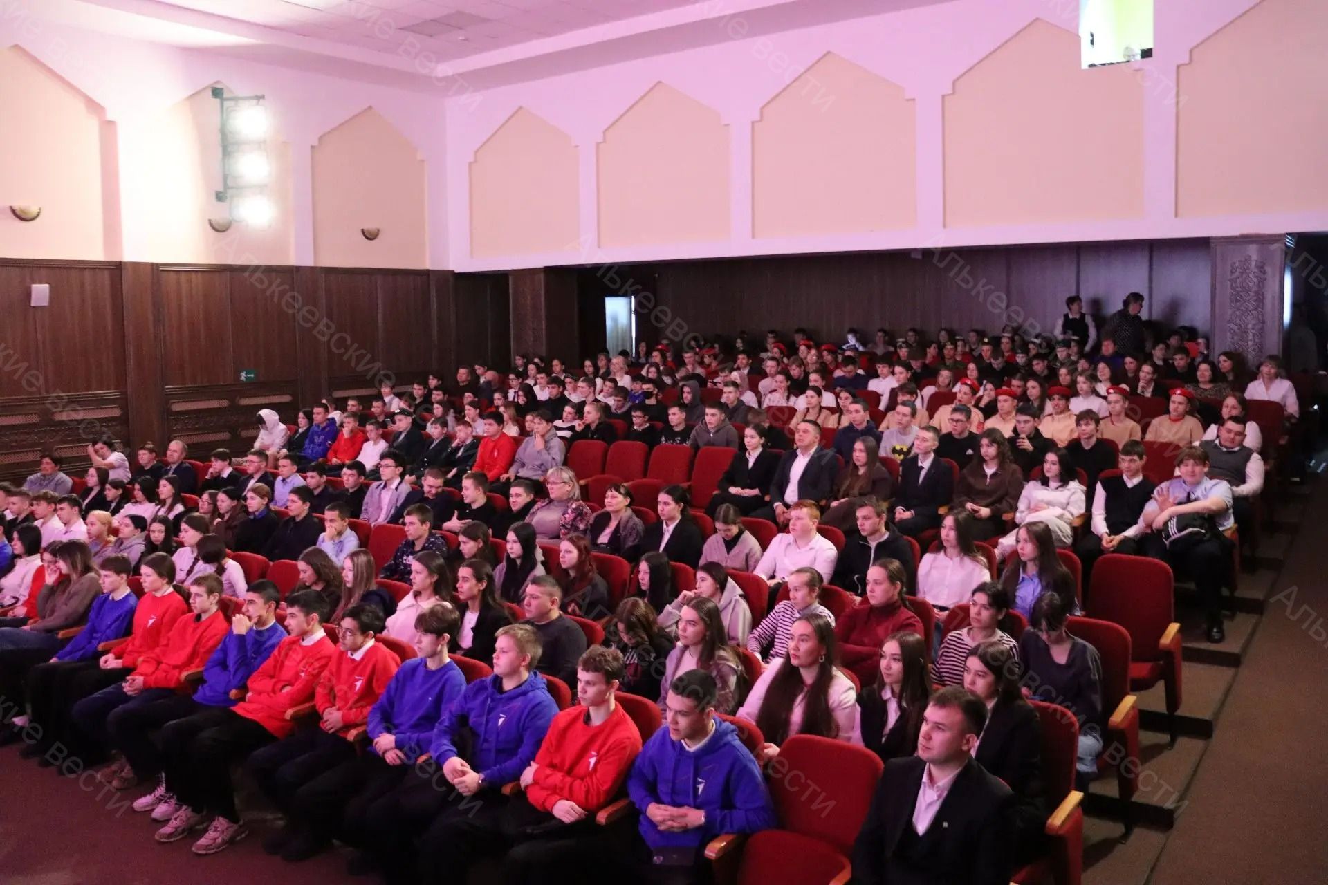 Әлки районы  яшьләренең “Россия, без – синең киләчәгең!” дип аталган слёты  булып узды
