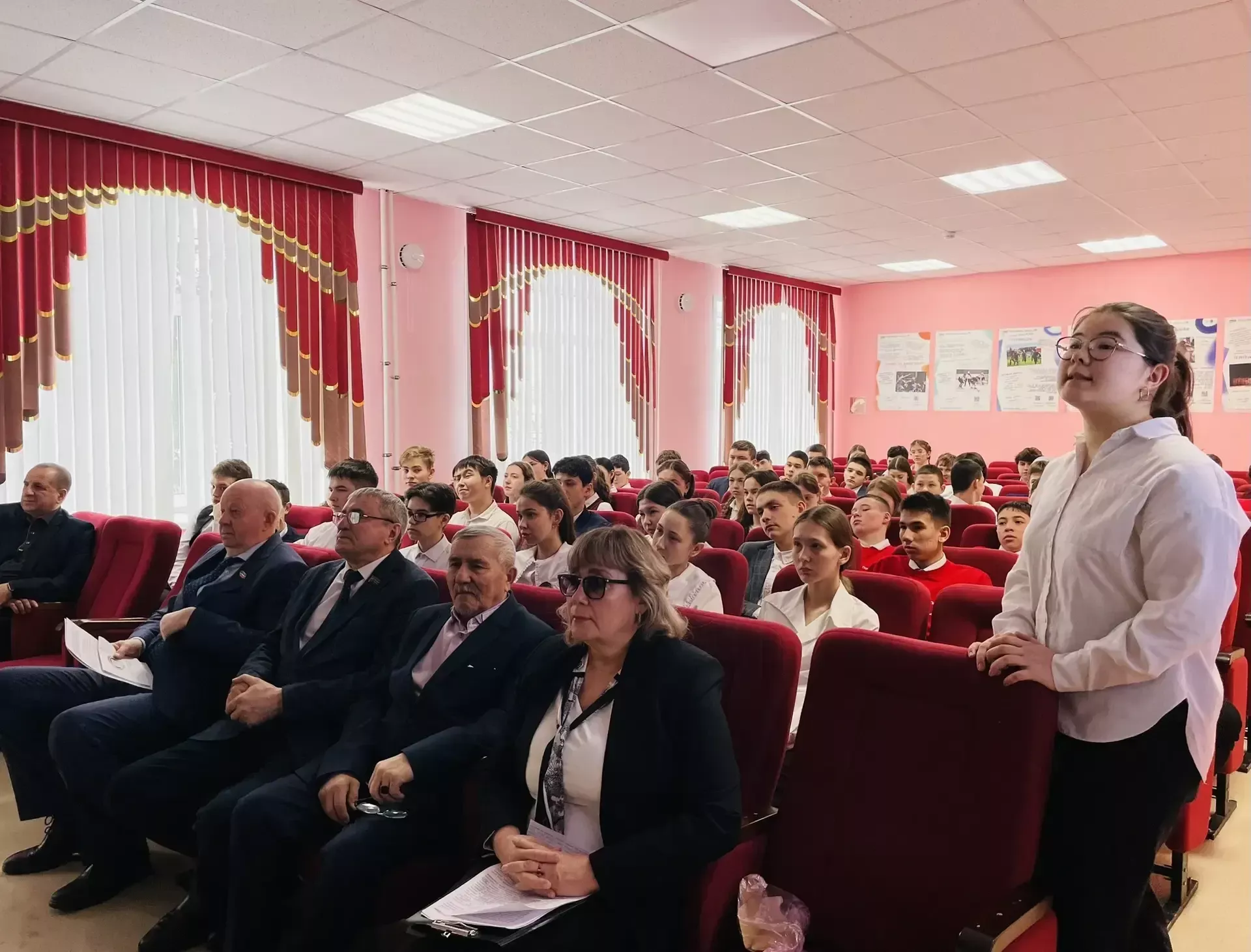 “Фидакарь хезмәт һәм хәрби батырлык белән Ватанны данлыйбыз” дигән парламент дәресе узды