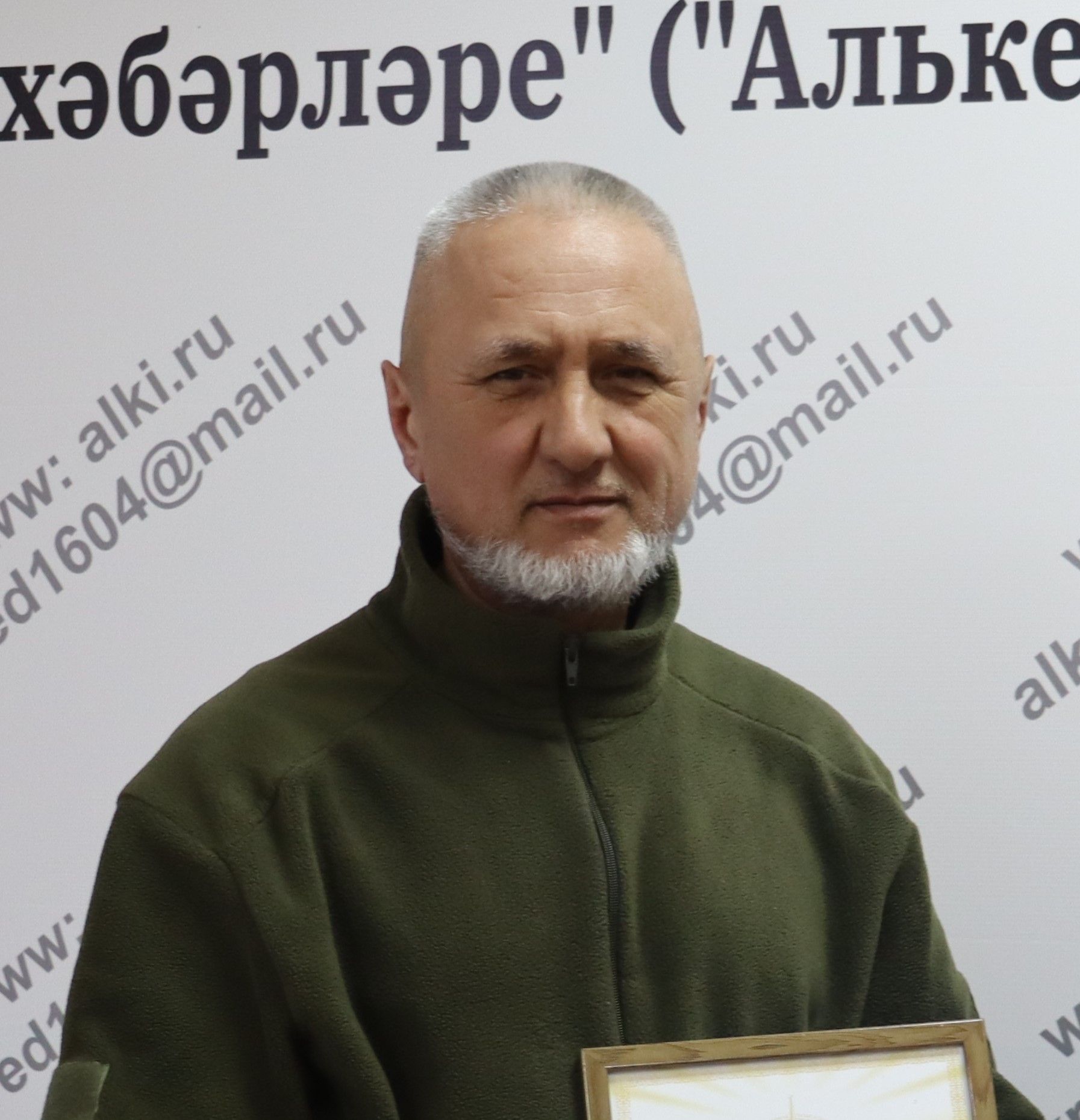 Шәхси эшмәкәр Рәфис Ганиуллин 8 март бәйрәме белән тәбрик итә