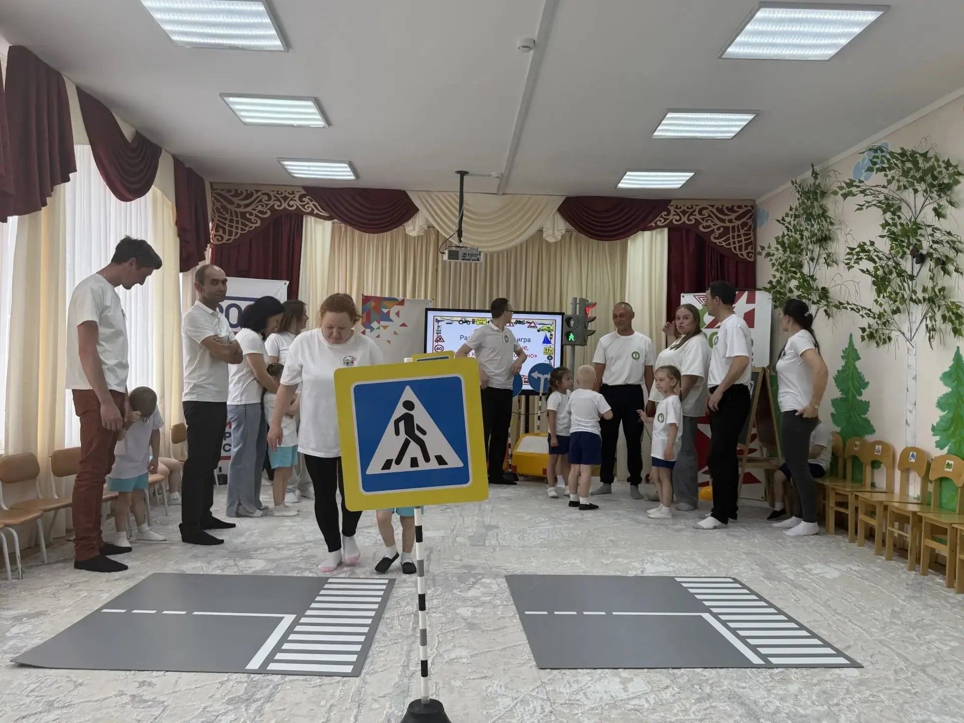«Каенкай» балалар бакчасында юл хәрәкәте кагыйдәләре буенча кызыклы уен узды