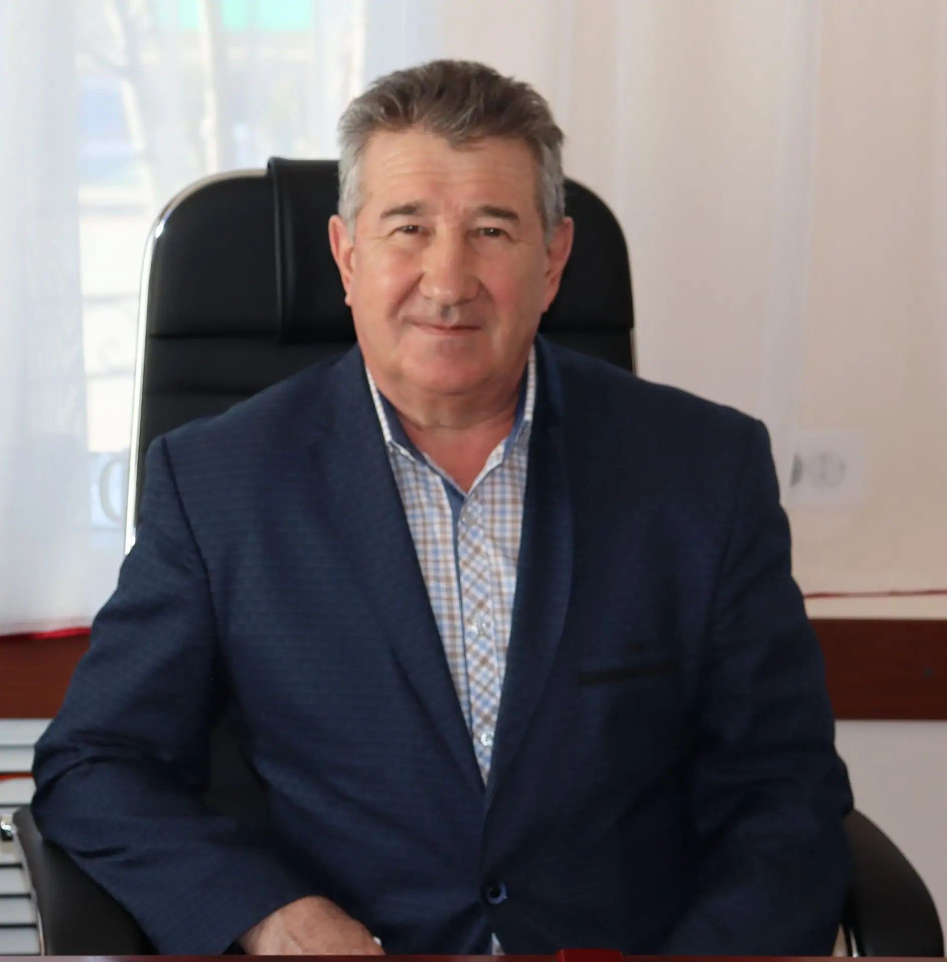 “Әлки хәбәрләре” газетасының баш мөхәррире хезмәттәшләрен Матбугат көне белән котлый.