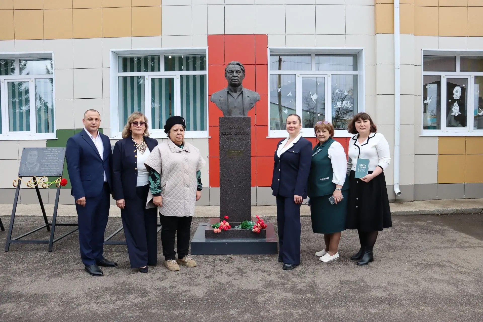 Бүген 1 июнь –  якташ язучыбыз, фронтовик шагыйрь Нәби Дәүлинең туган көне
