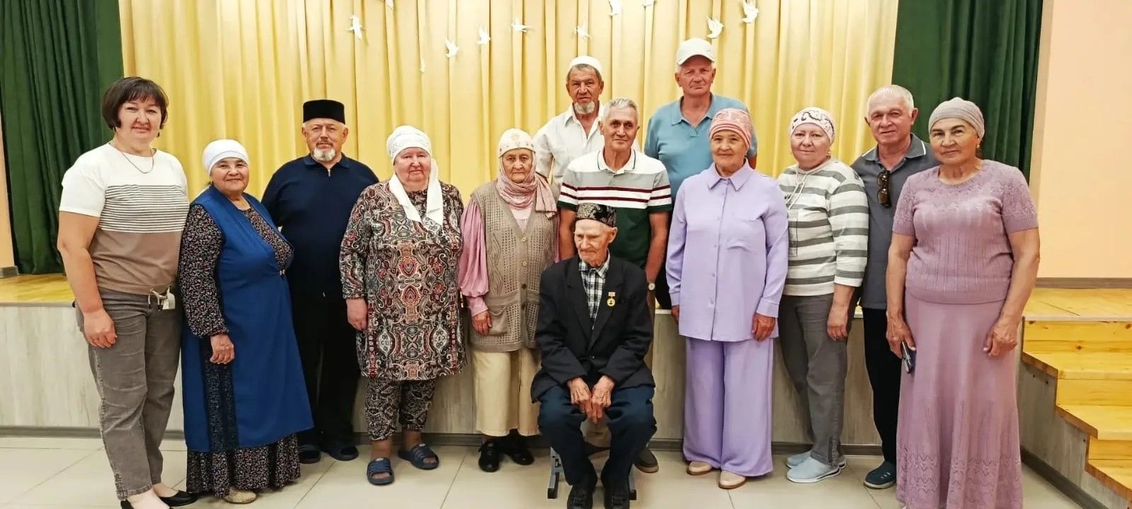 Иске Чаллы авылында яшәче Сибатов Рагипка Сара Шакулова медале тапшырылды
