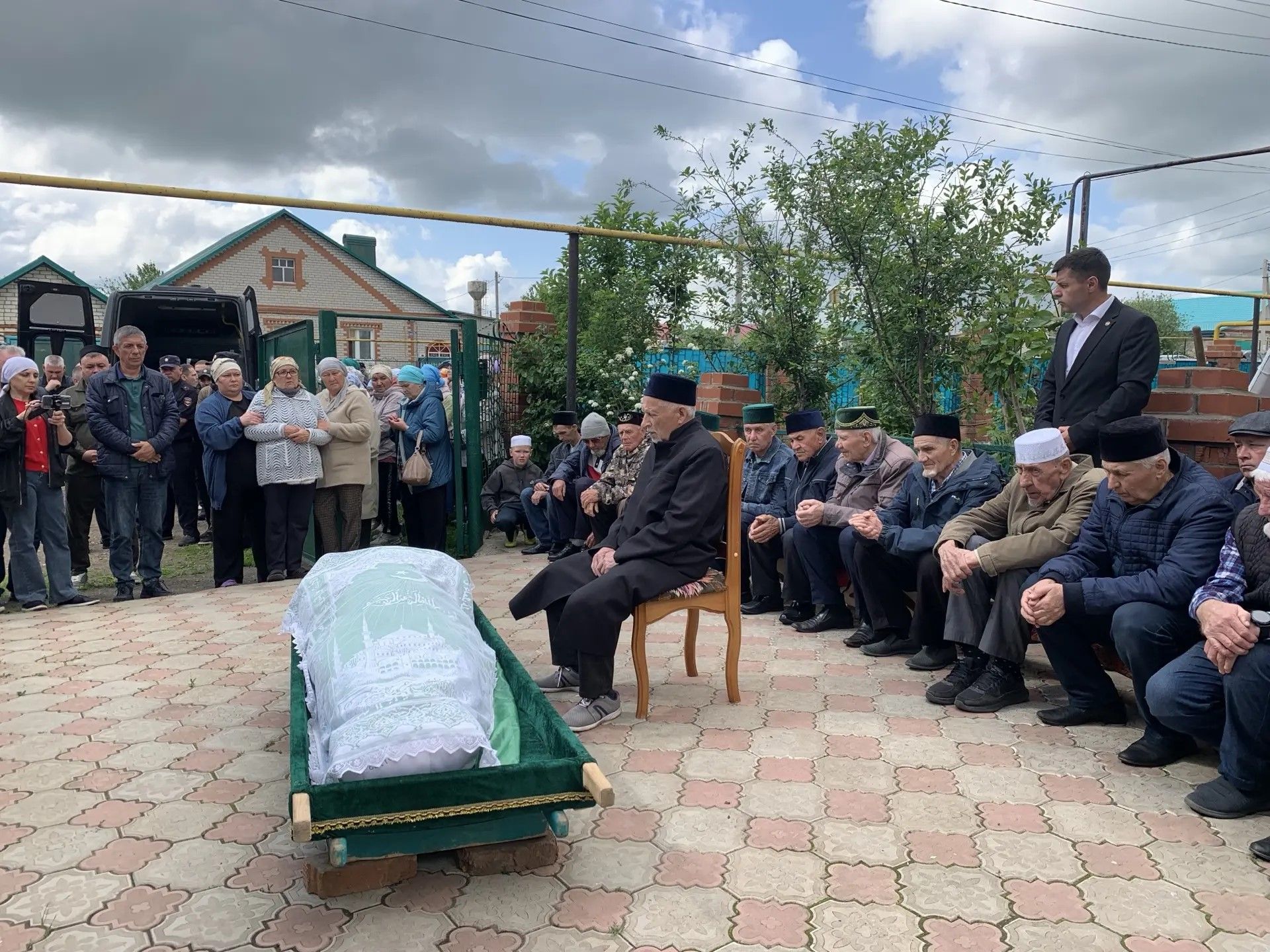 “Шәһри Казан” газетасы редакциясе белән җитәкчелек иткән Радик Сабировны соңгы юлга озаттык