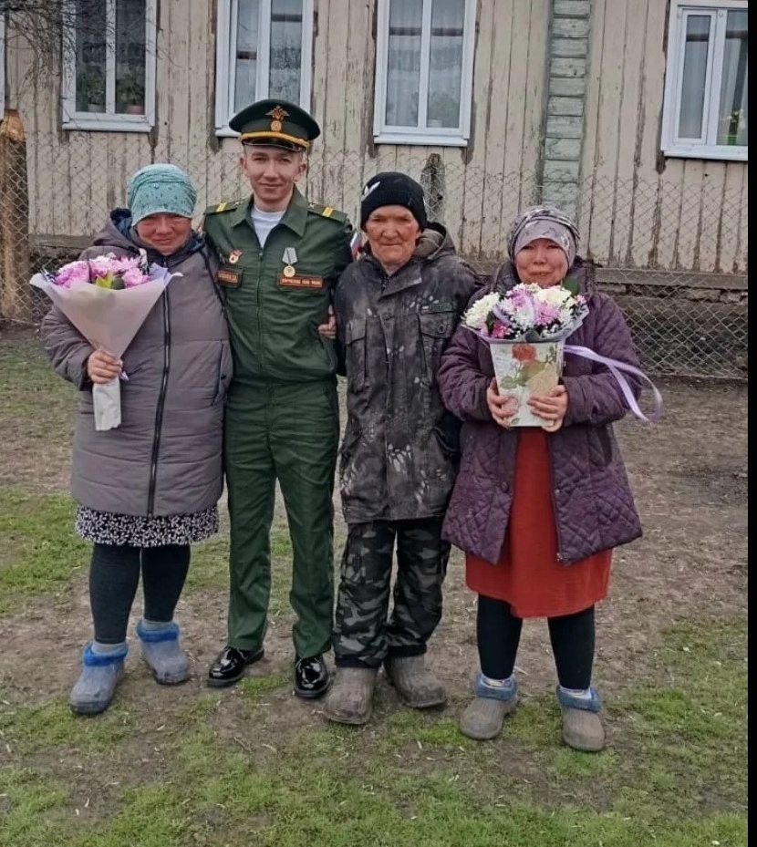 В село Салманы приехали сразу двое солдат