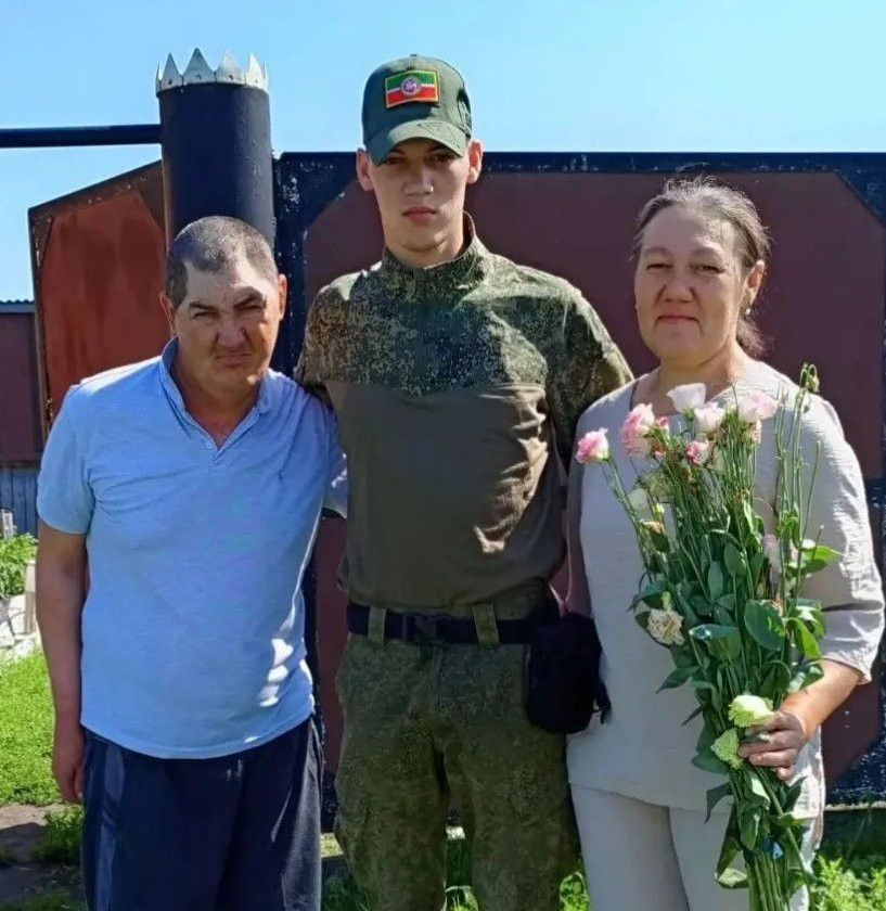 Салман авылына берьюлы ике солдат кайтып төште