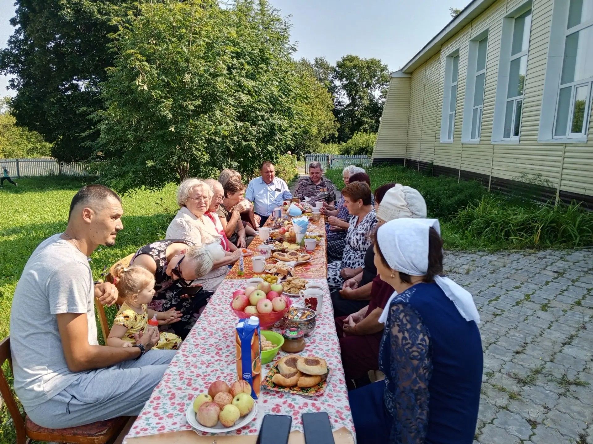 В селе Салманы провели праздник Яблочный Спас