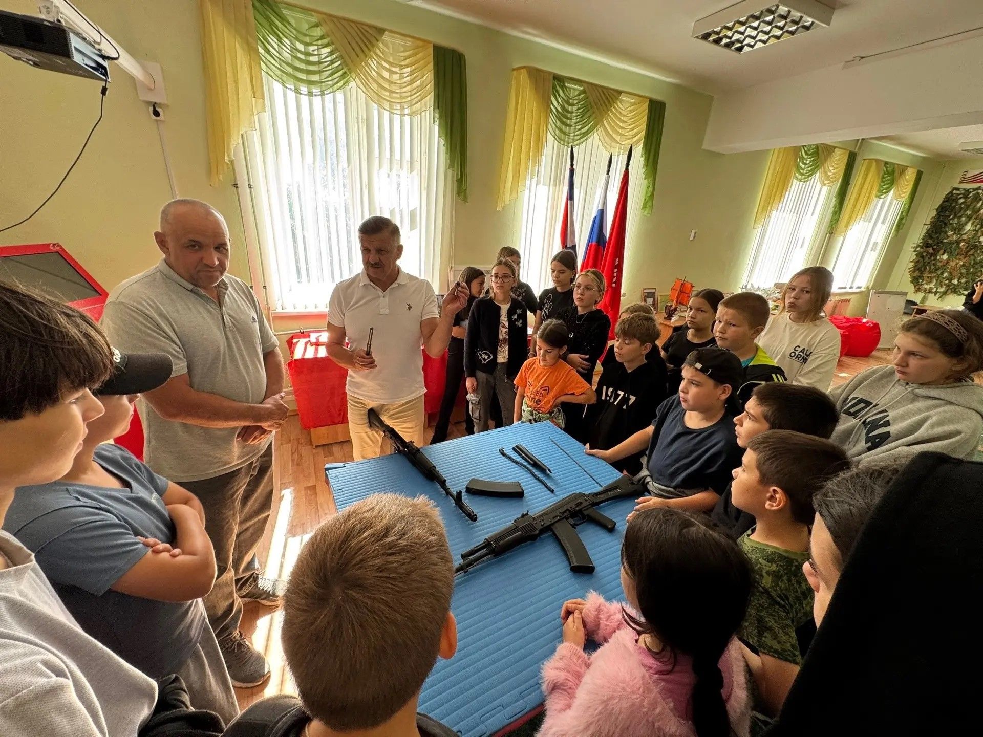 Балалар иҗат йорты кунакларга ишекләрен ачты