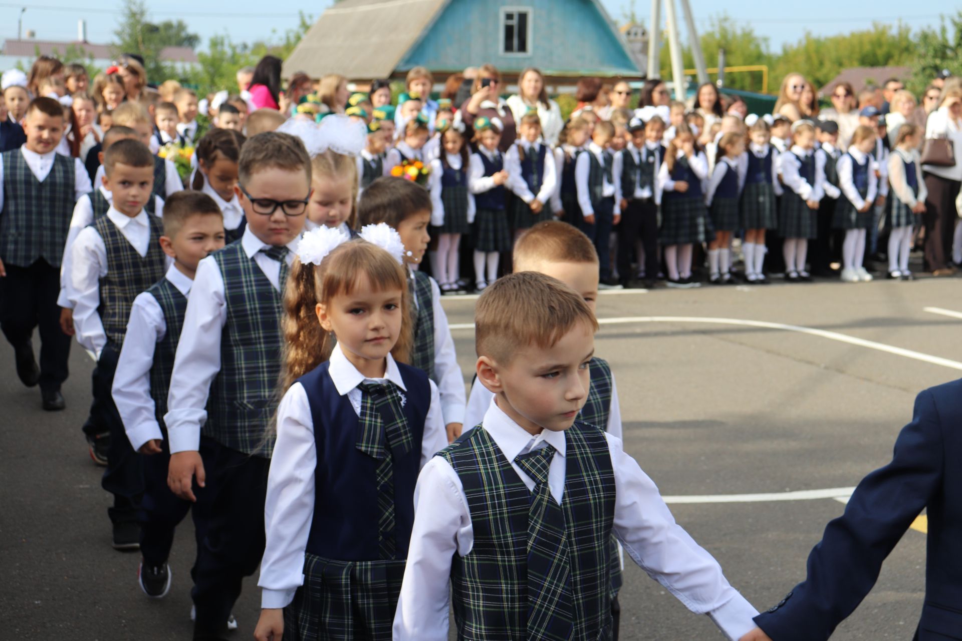 Первый звонок в этом учебном году прозвенел для 555 учащихся Базарно-Матакской средней школы