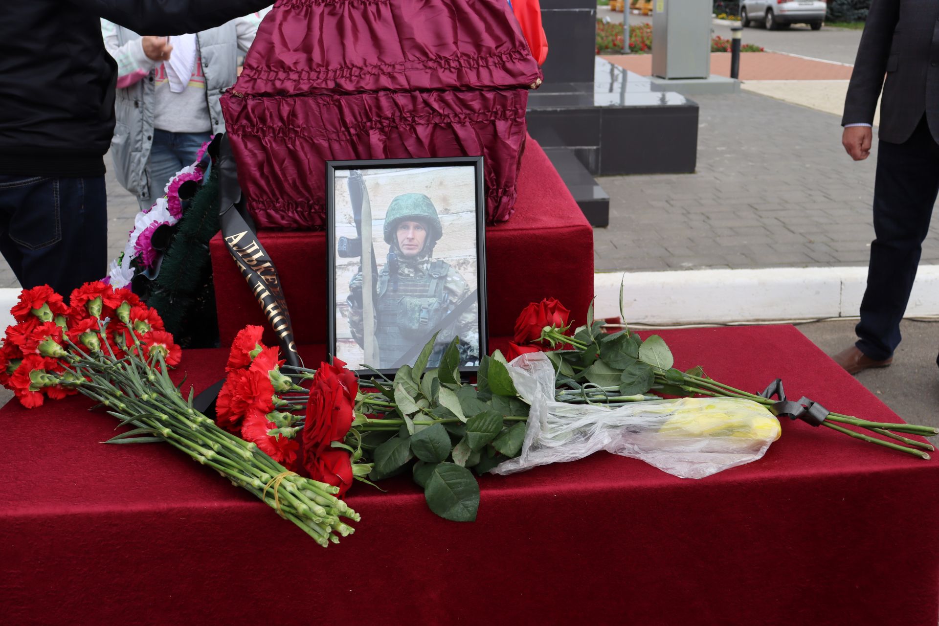 В Алькеевском районе простились с участником СВО Денисом Штыковым