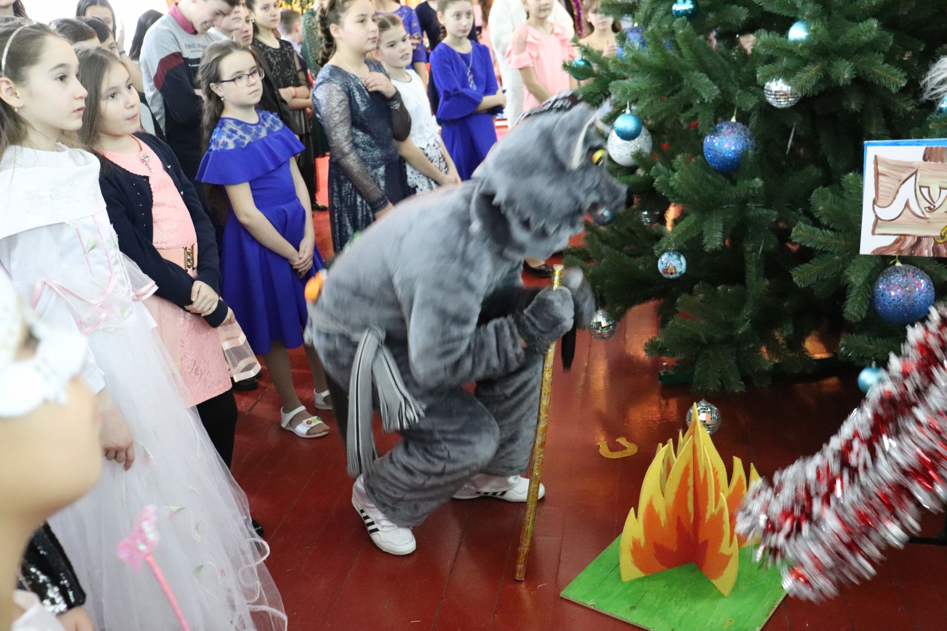 Новогодняя елка для одаренных детей от главы района