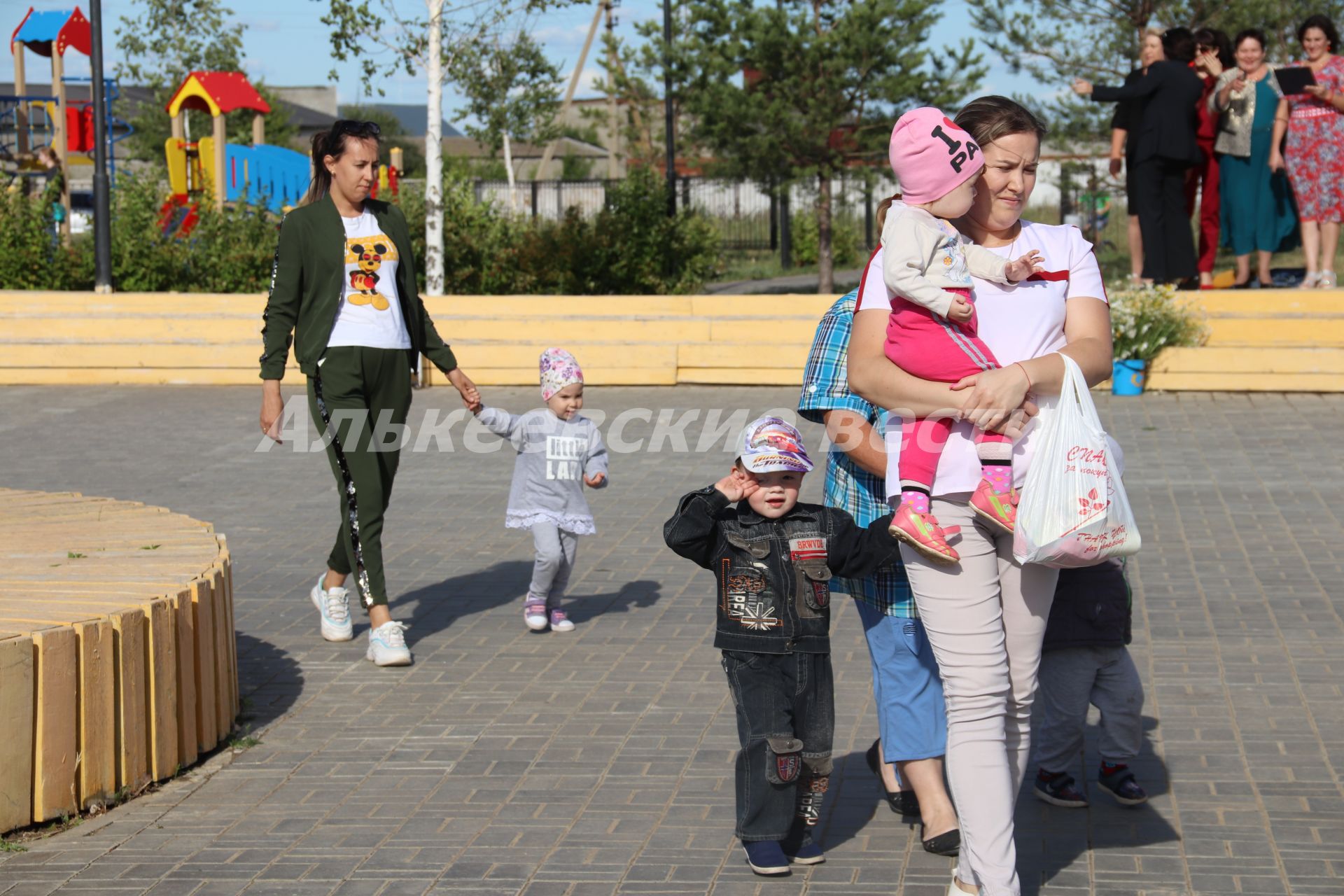 Праздник семьи,любви и верности в парке