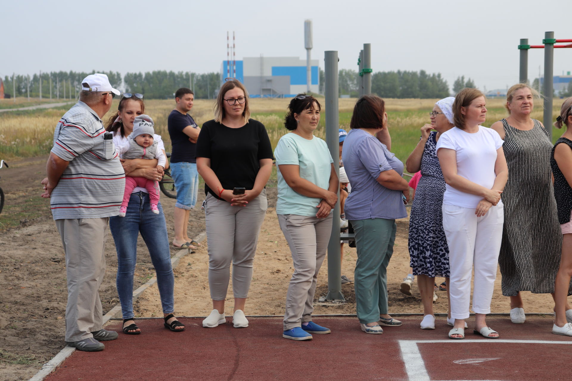 Район үзәгенең Көнчыгыш һәм Лисенков урамнарында  спорт мәйданчыклары ачылды