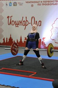 Базарлы Матак гимназиясе укучысы Әлфинә Шәйхетдинова 60 кг авырлыктагы атлетик штанганы күтәрә ала