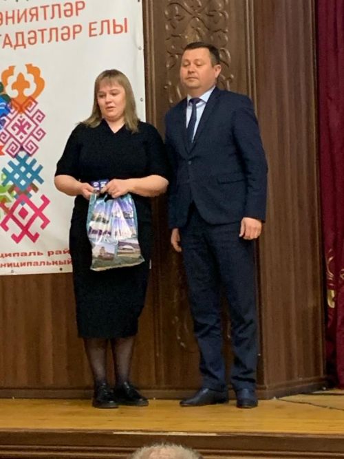 Руководителям вручены партийные билеты